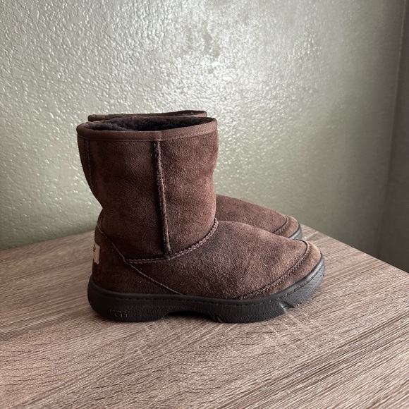 Ugg women’s brown boots size 4 - Picture 1 of 6